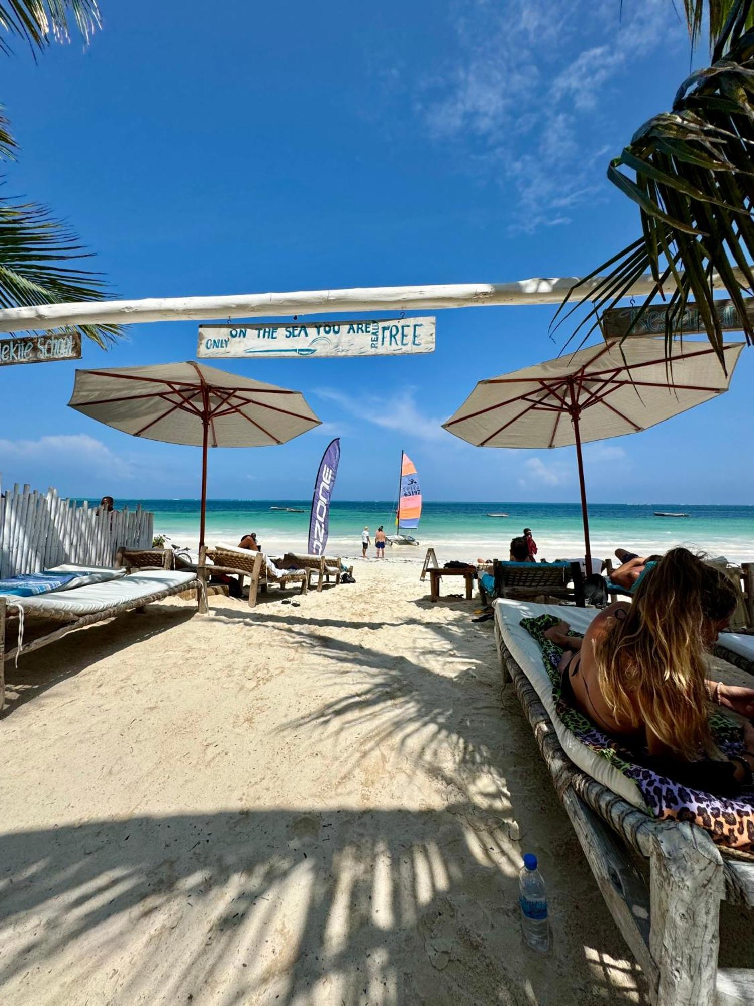 La Base Hotel Kiwengwa (Zanzibar) Buitenkant foto